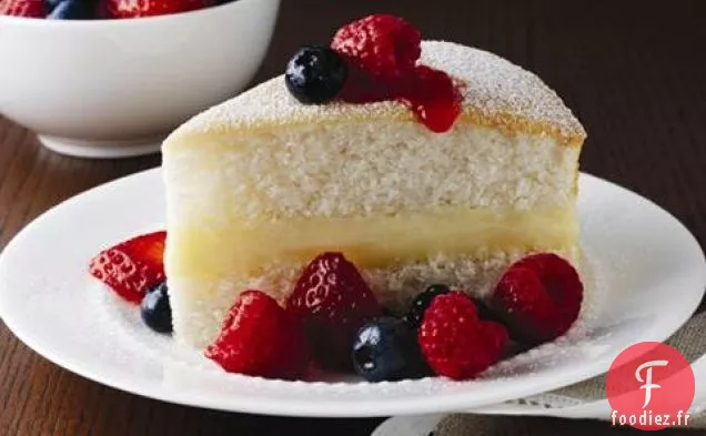 Gâteau Blanc Aux Baies Et À La Crème