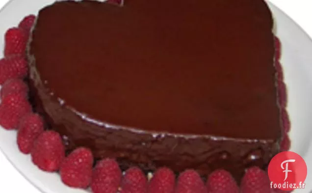 Gâteau en Forme de Cœur Au Chocolat Avec Glaçage Au Chocolat