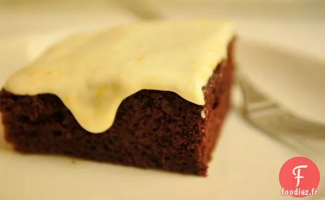 Gâteau Au Chocolat Profond Avec Glaçage À L'Orange