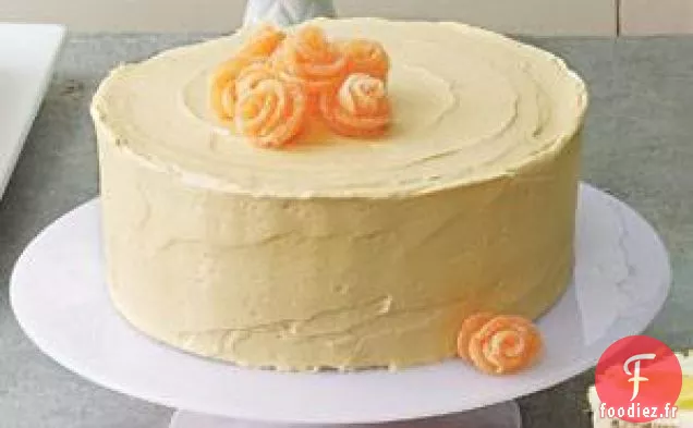 Gâteau Au Chocolat Avec Glaçage Au Caramel Et Roses Gumdrop