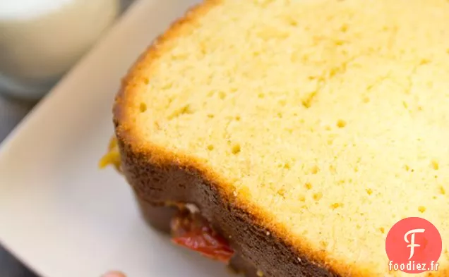 Gâteau Au Beurre De Chèvre Avec Confiture De Tomates Et Glaçage Au Fromage De Chèvre
