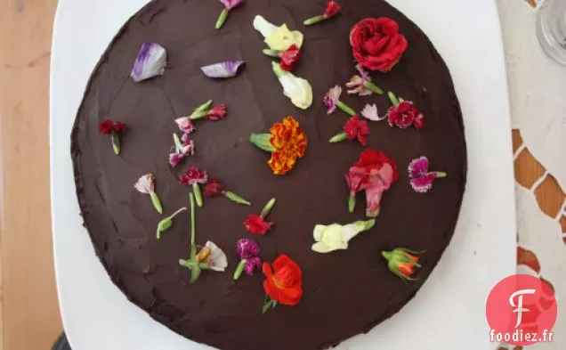 Gâteau Au Chocolat Géant Avec Ganache Au Chocolat Doux-Amer