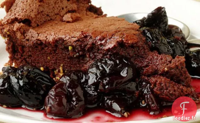 Gâteau au Chocolat Tombé avec Sauce au Vin Rouge Cerise