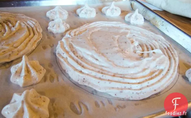Gâteau De Fête Au Chocolat Avec Meringues Aux Pacanes