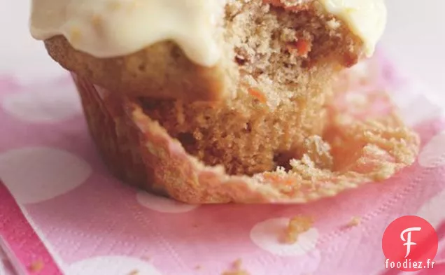 Cupcakes Au Gâteau Aux Carottes Avec Glaçage À L'Orange