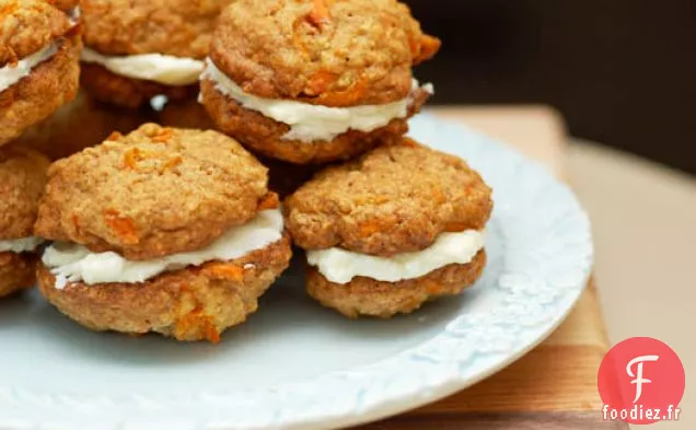 Biscuits Sandwich Au Gâteau Aux Carottes Fourrés Au Fromage À La Crème