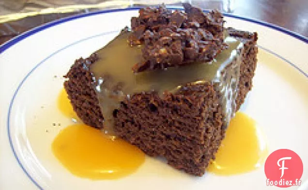 Gâteau Au Chocolat Avec Sauce Caramel Au Miel Et Enrobé De Chocolat C