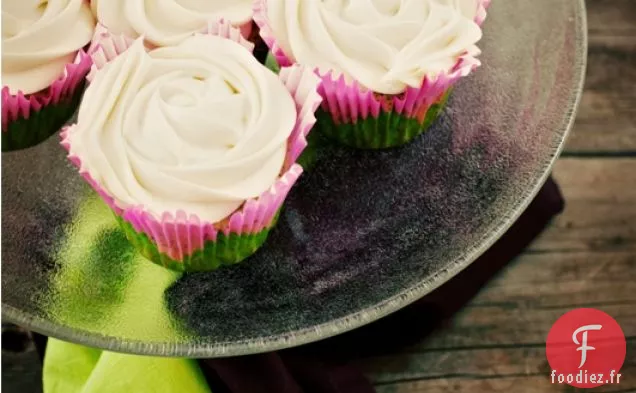 Cupcakes Aux Graines De Pavot Et Au Citron Avec Glaçage Au Fromage À La Crème À La Vanille