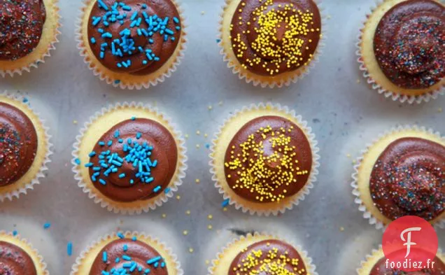 Cupcakes À La Vanille Et Crème Au Beurre Au Chocolat