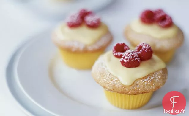 Cupcakes à la Vanille avec Crème de Citron et Framboises