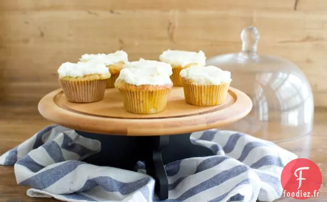 Cupcake À La Pêche Rôtie Et Crème Au Beurre À La Vanille