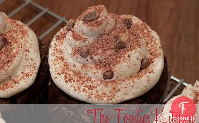 Cupcakes Au Chocolat Guatémaltèque Avec Glaçage À La Crème Au Beurre