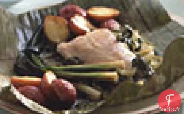 Poisson Enveloppé dans des Feuilles de Bananier avec des Rajas du Chili et de la Crème