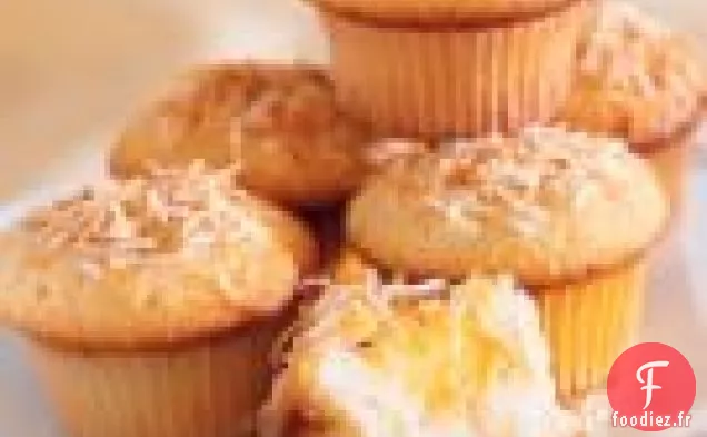 Cupcakes À La Noix De Coco Fourrés Au Caillé De Citron Vert