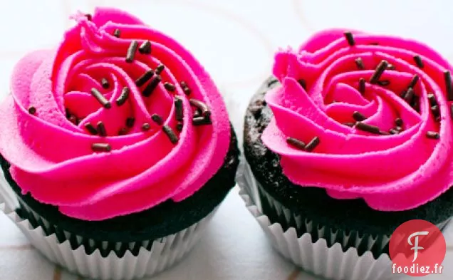 Cupcakes Riches En Chocolat Avec Glaçage À La Gousse De Vanille