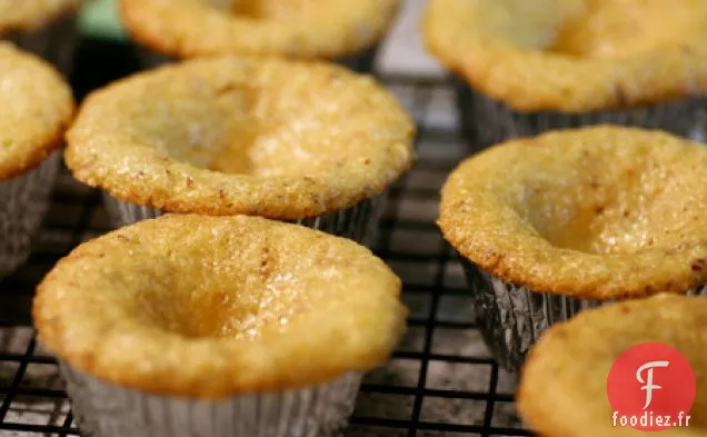 Cupcakes Aux Amandes Végétaliens Célestes Avec Glaçage Au Fudge