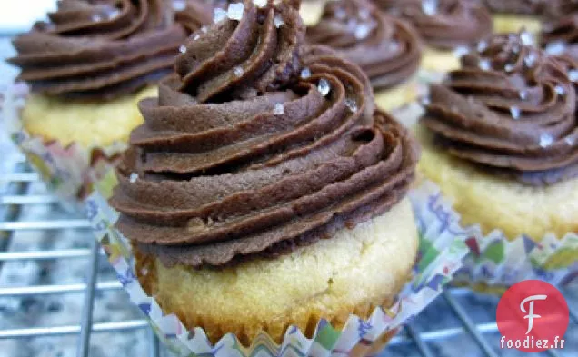 Cupcakes Au Beurre D'Arachide Avec Glaçage Au Chocolat Et Fleur De Sel