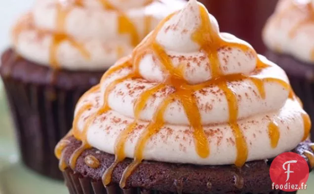 Cupcakes À La Bière Au Chocolat Avec Crème Au Beurre Au Whisky Irlandais