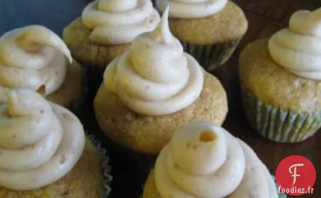 Cupcakes Aux Épices À La Citrouille Avec Glaçage Au Fromage À La Crème Au Beurre D'Arachide