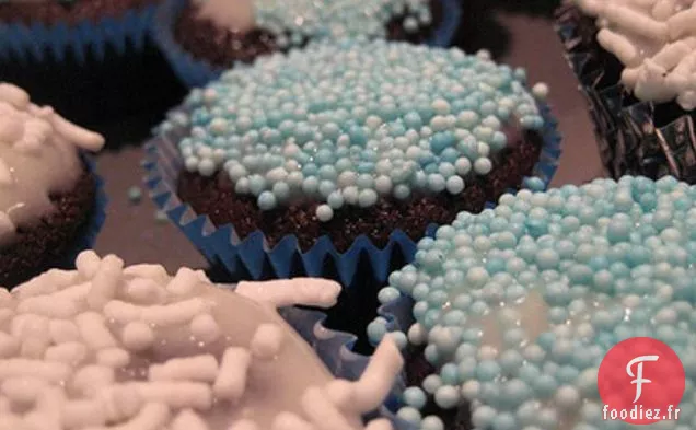 Cupcakes Au Babeurre Au Chocolat Avec Glaçage Au Fromage À La Crème Léger