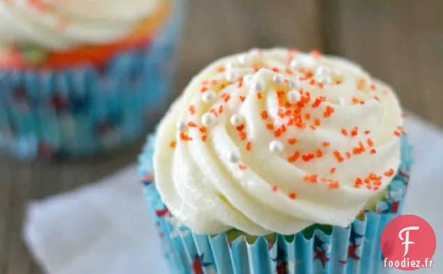 Cupcakes Superposés À la Vanille Rouge, Blanche Et Bleue Avec Crea Infaillible