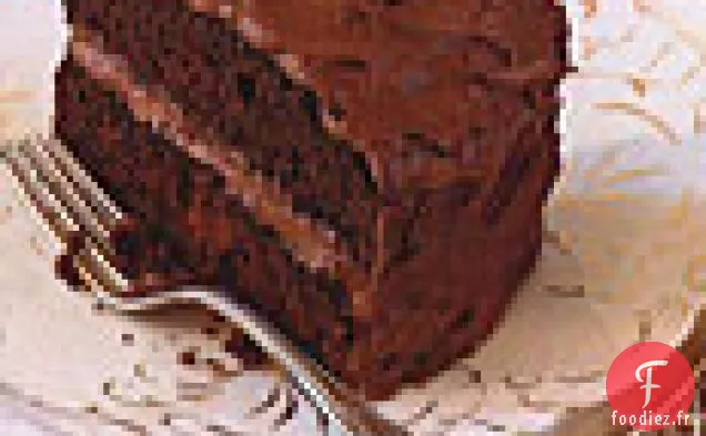 Gâteau De Nourriture Du Diable Avec Glaçage Au Chocolat Crémeux