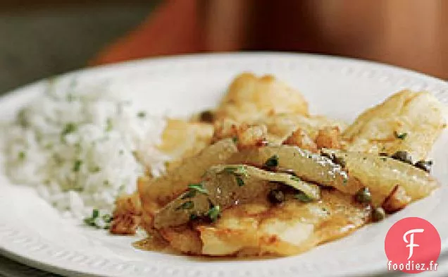 Sole Citronnée Aux Câpres Et Croûtons Dans Une Sauce Au Beurre Brun
