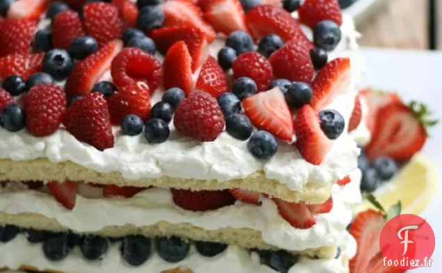 Gâteau à la Crème Au Citron en Couches de Baies Triples