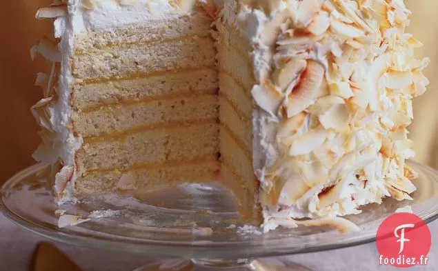 Gâteau à la Noix de Coco à Six Couches avec Garniture aux fruits de la Passion