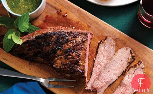 Tri-Tip Frotté à l'ail et Salsa aux Câpres à la Menthe