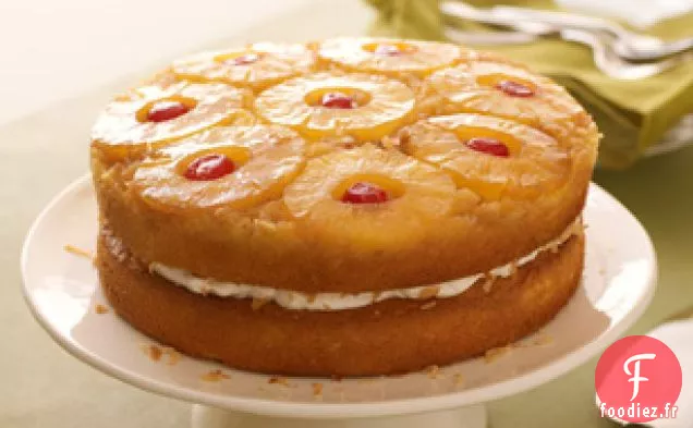 Gâteau En Couches à l'Ananas et à la Noix De Coco À l'envers