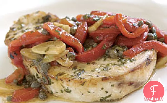 Espadon Grillé Avec Sauce Au Poivron Rouge Au beurre Doré