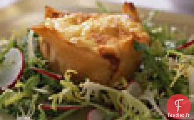 Soufflés au Fromage de Chèvre en Coupes Phyllo avec Salade Frisée