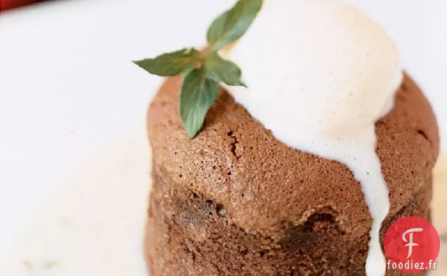 Gâteaux Soufflés au Chocolat avec Glace Vanille-Thym