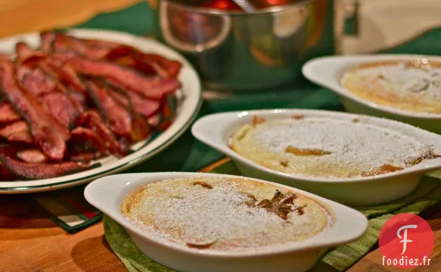 Crêpes Aux Pommes Soufflées Au Sirop D'Érable À La Cannelle