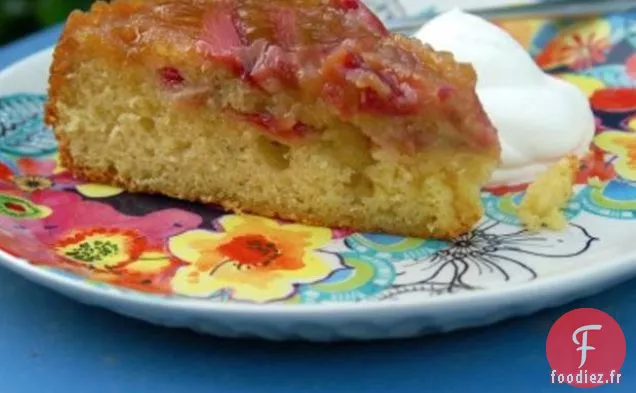 Gâteau à la Rhubarbe À l'Envers