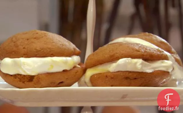 Tartes Whoopie au Pain d'Épice avec Glaçage Moelleux Tourbillonné à la Mélasse de Citron