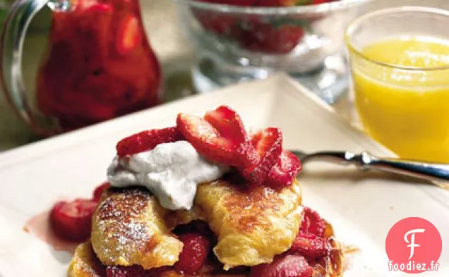 Pain Perdu Croissant Au Sirop De Fraise Frais