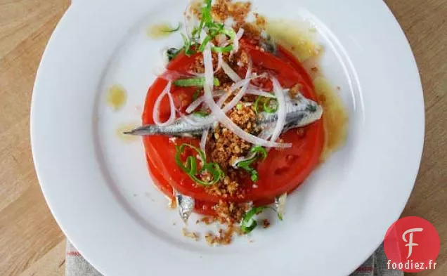 Tomates Et Anchois Avec Chapelure, Basilic Et Oignon Rouge