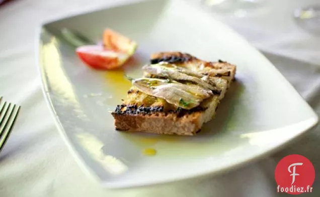 Bruschetta à l'anchois et aux olives