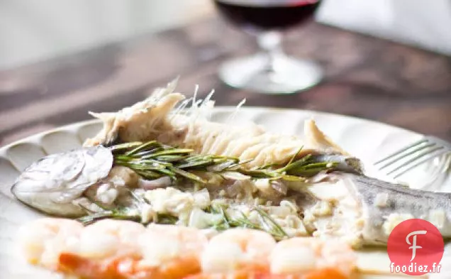 Truite Grillée À L'Huile D'Olive Orange Sanguine Et Brochettes De Crevettes