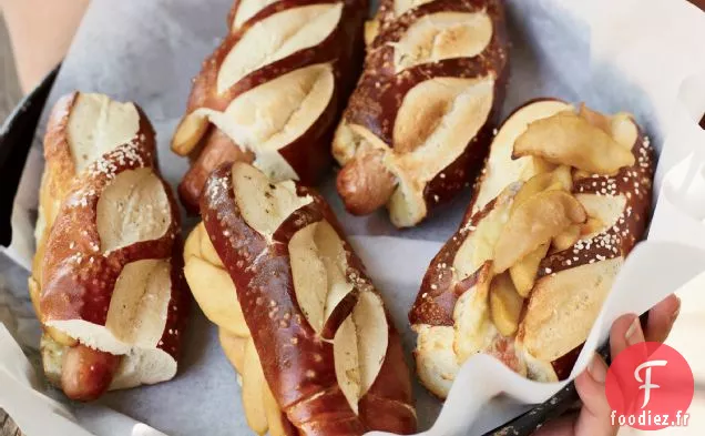 Hot-Dogs au Cheddar et Pommes Sautées
