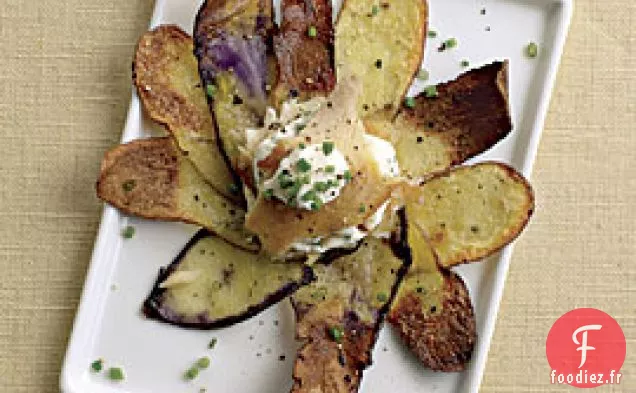 Galettes De Pommes De Terre Fingerling À La Crème Fraîche De Ciboulette Et Fumées