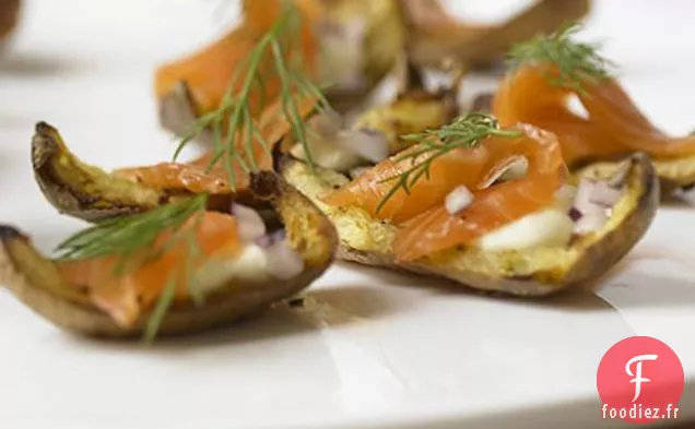 Peaux De Pommes De Terre À La Truite Fumée Et Crème De Raifort