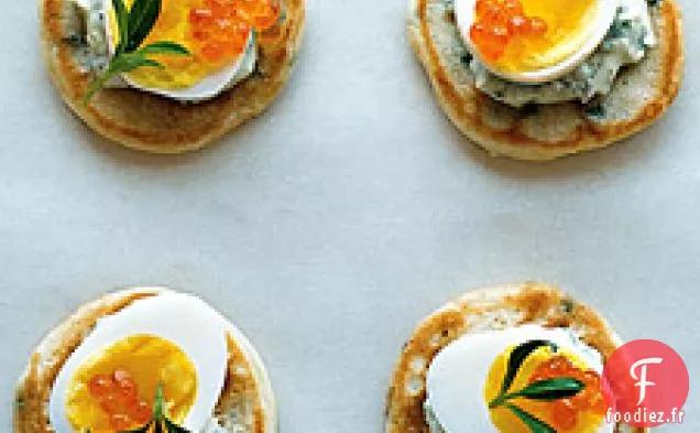 Blini À La Ciboulette Avec Crème Fraîche, Œufs De Caille Et Estragon