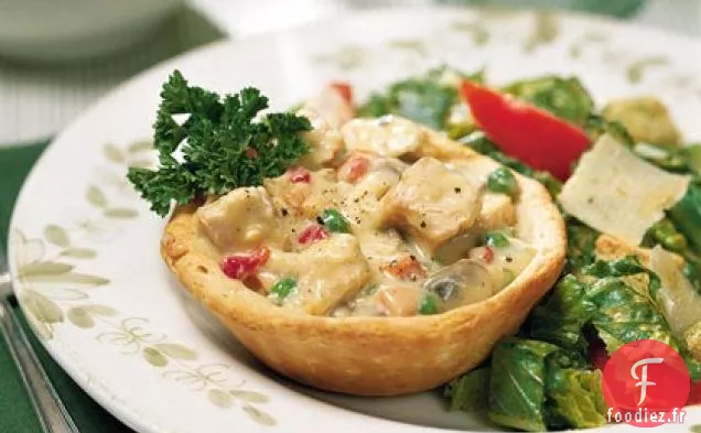 Poulet à la crème dans des bols à Biscuits