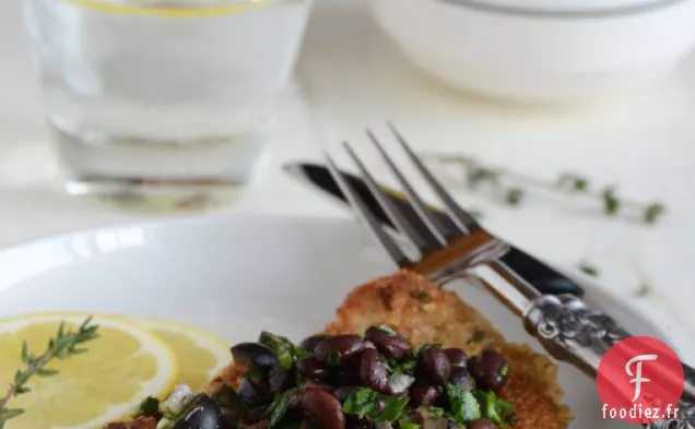 Poulet en Croûte d'Amandes Avec Relish D'Olive Citronnée Et De Haricots Noirs