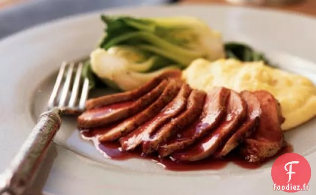 Magret de Canard Poêlé Sauce Gingembre-Rhubarbe