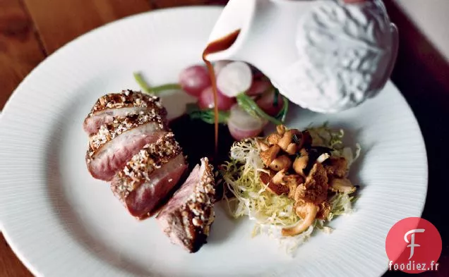 Magrets De Canard Croquants En Croûte d'Amandes et Salade de Chanterelles