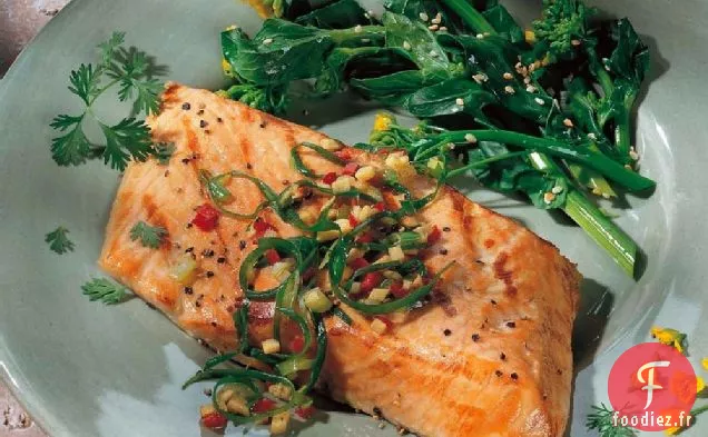 Saumon Grillé au Gingembre et Relish d'Oignon Vert